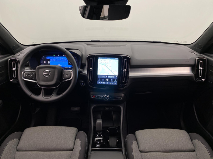 Volvo XC40 B3 DARK PLUS AUT CZ