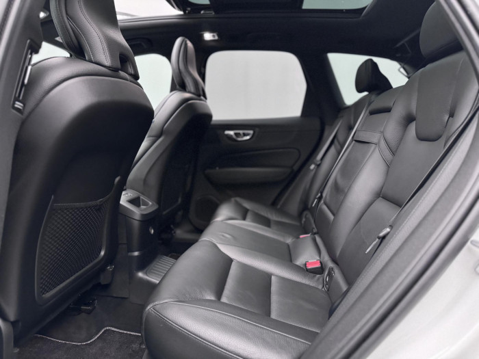 Volvo XC60 T8 AWD RECHARGE REZERVACE