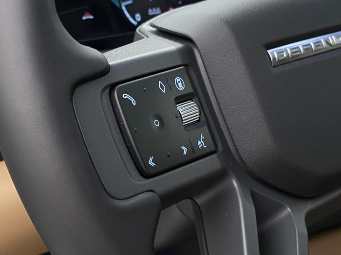 Land Rover Defender 110 D300 X-D HSE REZERVACE 3.0 d d