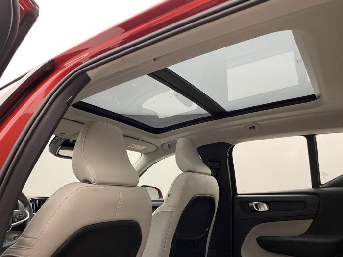 Volvo XC40 D3 MOMENTUM AUT REZERVACE 2.0 d Momentum