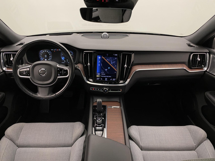 Volvo V60 CC B5 AWD MOMENTUM REZERVACE 2.0 CC CC Momentum