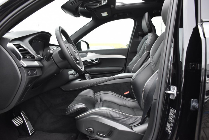 Volvo XC90 B5 AWD R-Design REZERVACE