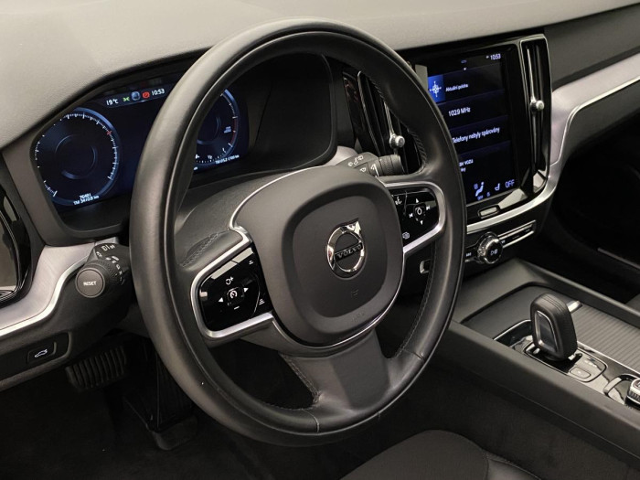 Volvo V60 B4 MOMENTUM AUT REZERVACE 2.0 Momentum