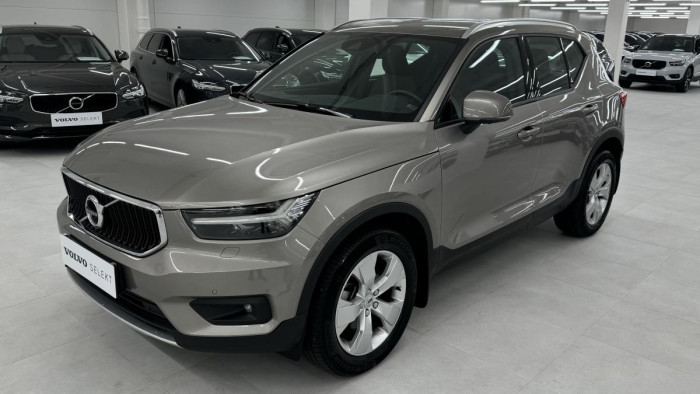 Volvo XC40 B4 MOMENTUM REZERVACE 2.0 Momentum