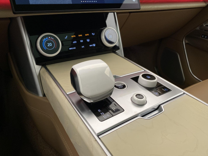 Land Rover Range Rover SV P530 LWB 1.maj.