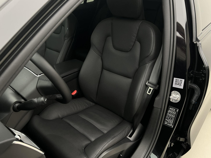 Volvo V60 B4 PLUS DARK AUT 1.maj.