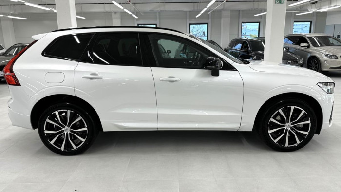 Volvo XC60 B4 AWD PLUS DARK REZERVACE 2.0 Plus