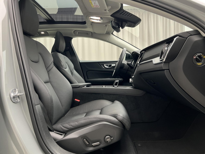 Volvo S60 B5 AWD ULTIMATE DARK AUT 1.maj