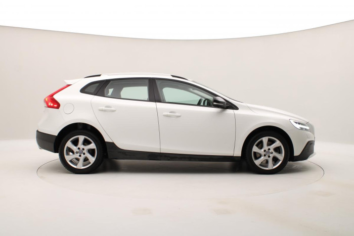 Volvo V40 CC D3 MOMENTUM REZERVACE 2.0 d CC CC Momentum