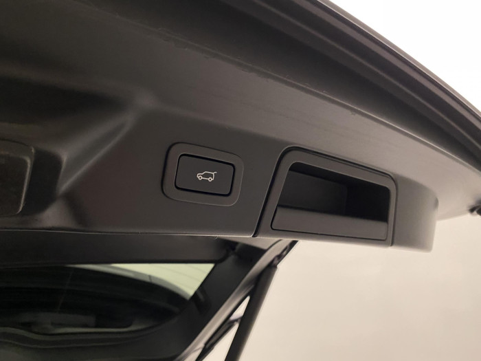 Land Rover Range Rover Velar D200 SE AWD REZERVACE 2.0 d SE