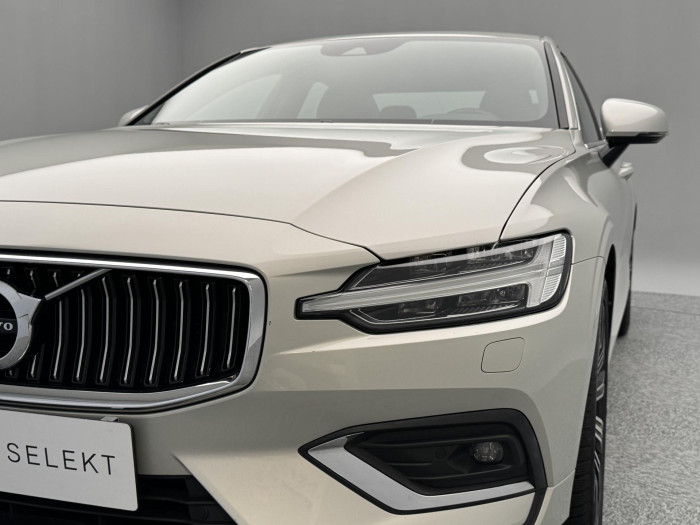 Volvo S60 B4 INSCRIPTION AUT CZ