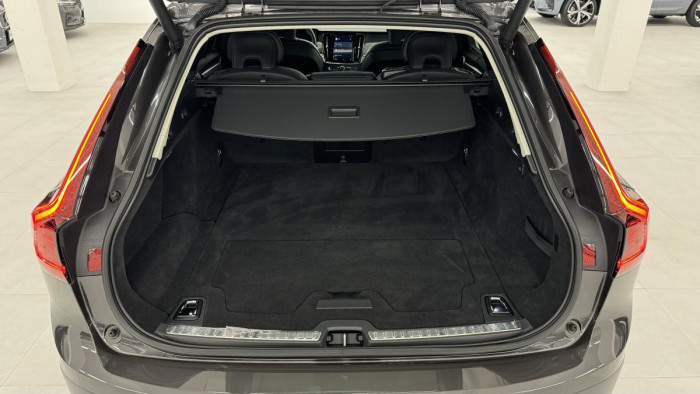 Volvo V90 CROSS COUNTRY B5 REZERVACE