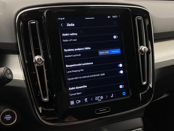 Volvo XC40 B4 DARK PLUS AUT CZ