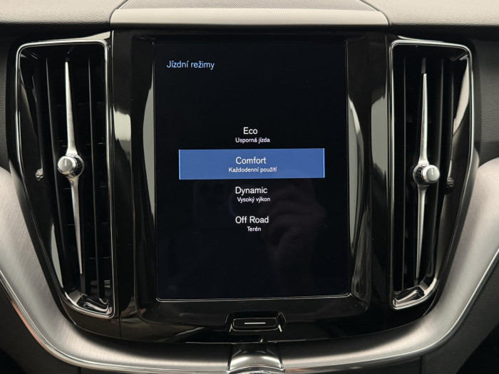 Volvo XC60 B4 AWD MOMENTUM PRO CZ 2.0 Momentum