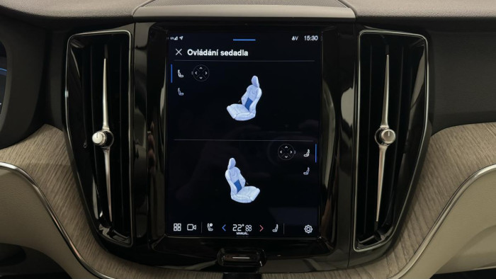 Volvo XC60 B4 CORE NEZÁVISLÉ TOPENÍ AUT