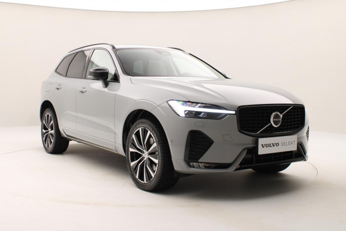 Volvo XC60 B4 AWD ULTIMATE DARK REZERVACE