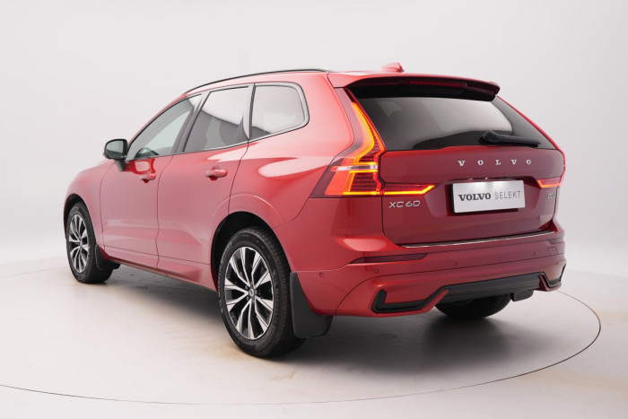 Volvo XC60 B5 AWD PLUS DARK REZERVACE