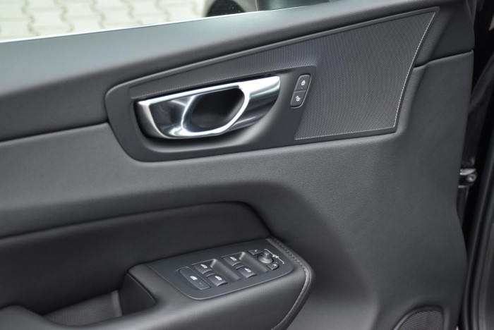 Volvo XC60 B4 AWD MOMENTUM REZERVACE 2.0 Momentum
