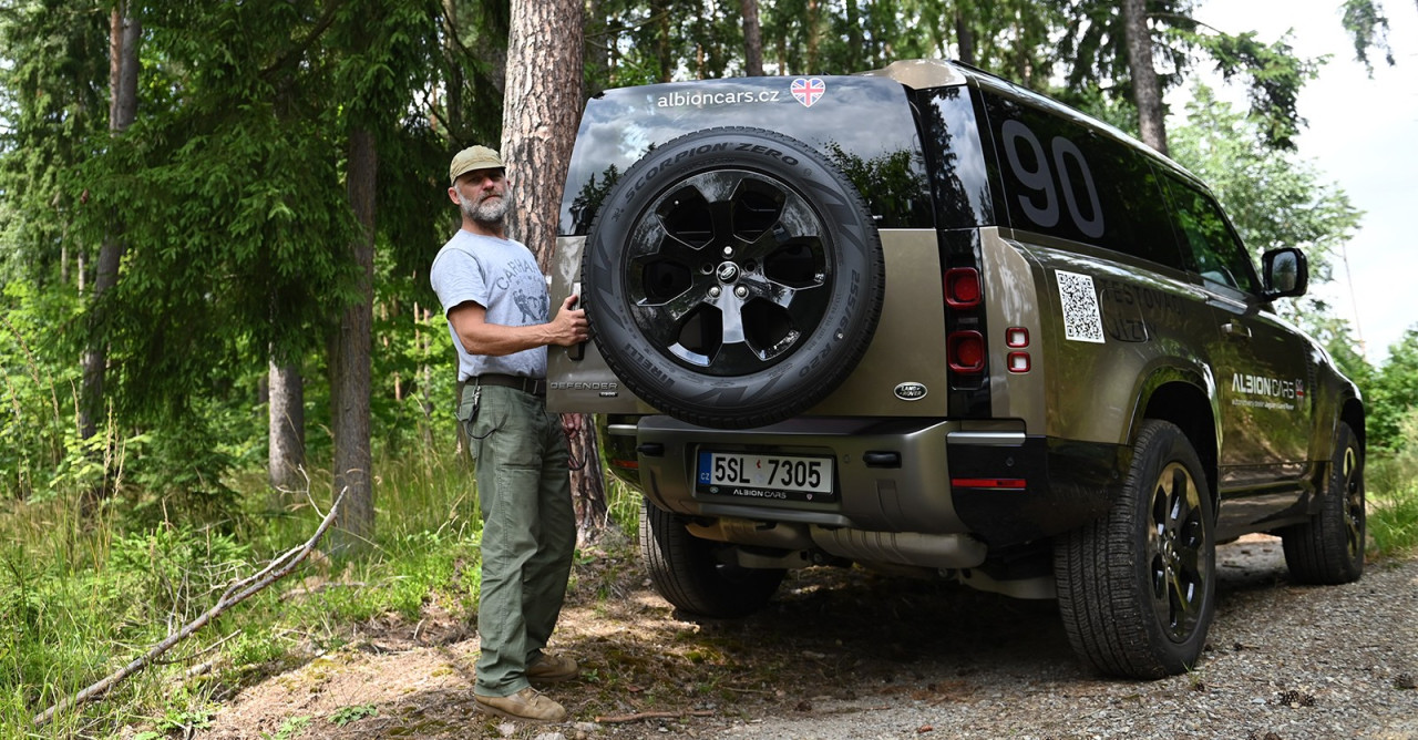 Hynek Čermák a Defender 90: „Je to parádní kára!"