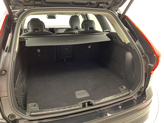 Volvo XC60 B4 MOMENTUM AUT REZERVACE 2.0 Momentum