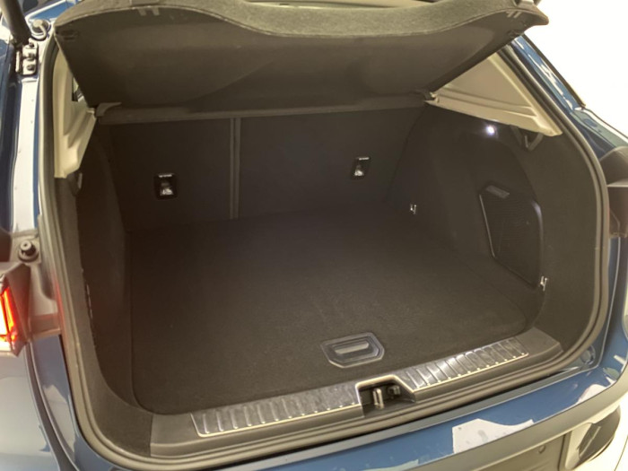 Lynk & Co 01 PHEV DCT AUT REZERVACE