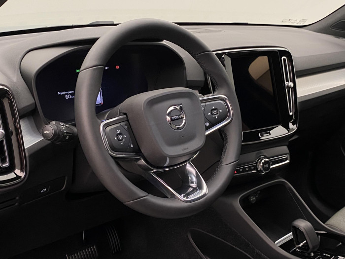 Volvo XC40 B5 AWD PLUS AUT REZERVACE