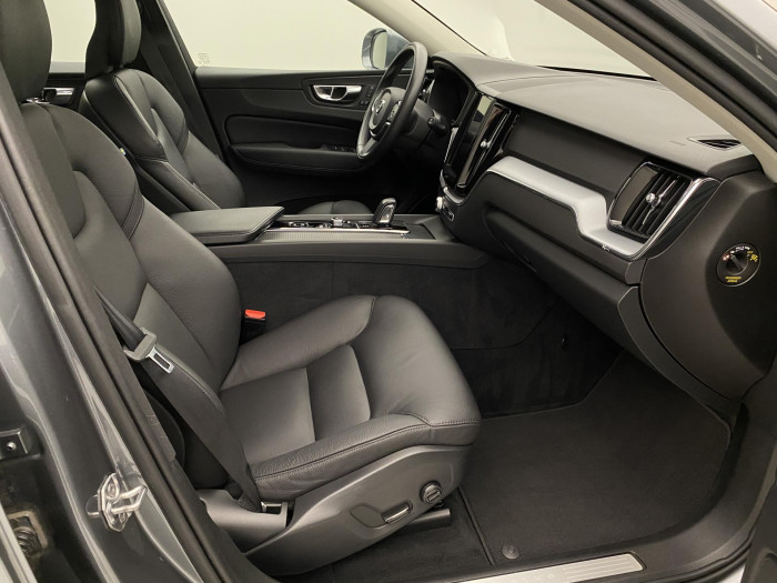 Volvo XC60 B4 AWD MOMENTUM AUT 2.0 Momentum