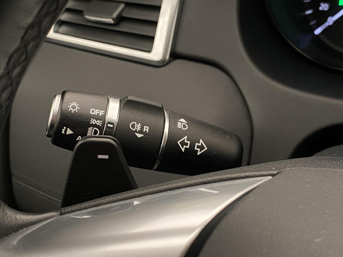 Land Rover Discovery Sport 2.0 TD4 AWD PURE REZERVACE 2.0 TD