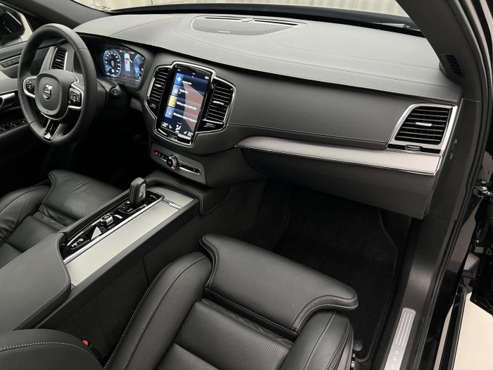 Volvo XC90 B5 AWD R-DESGIN 7MÍSTNÁ AUT CZ