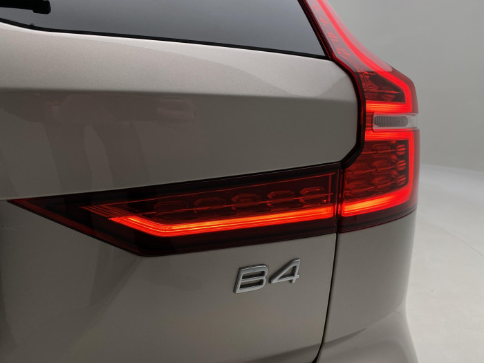 Volvo V60 B4 DARK PLUS AUT CZ