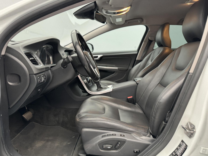 Volvo V60 CC D4 AWD SUMMUM AUT 2.4 d CC CC Summum