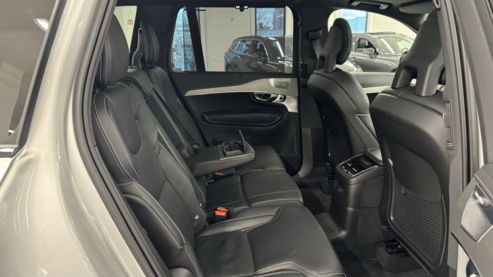 Volvo XC90 T8 AWD R-DESIGN REZERVACE