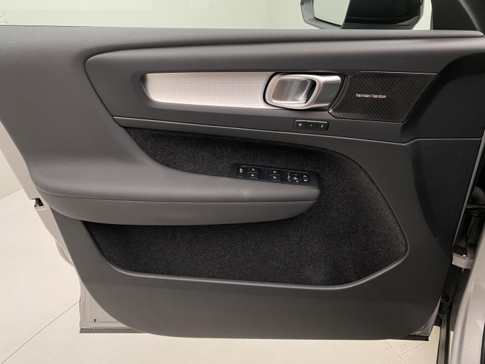 Volvo XC40 B4 DARK PLUS AUT CZ