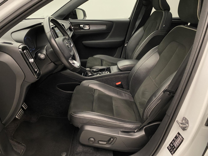 Volvo XC40 T4 AWD R-DESIGN REZERVACE
