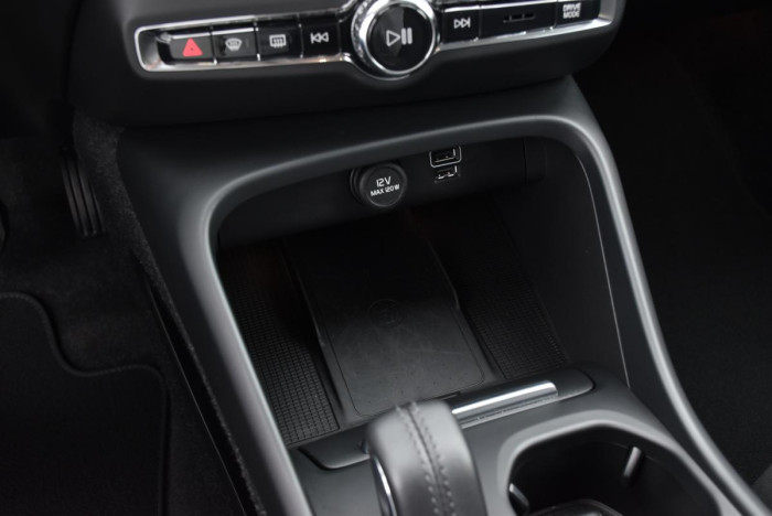 Volvo XC40 B4 AWD MOMENTUM REZERVACE 2.0 Momentum