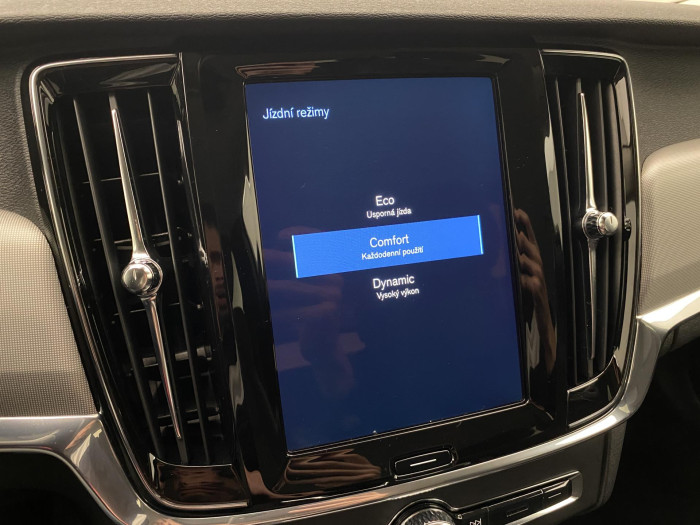 Volvo V90 B4 MOMENTUM AUT CZ 2.0 Momentum