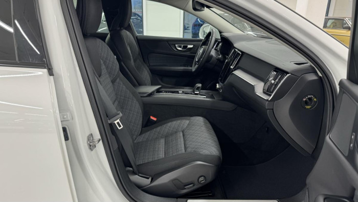 Volvo V60 CROSS COUNTRY REZERVACE