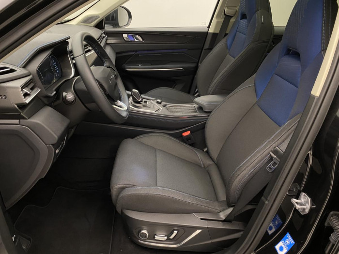 Lynk & Co 01 PHEV DCT AUT 1.maj. REZERVACE