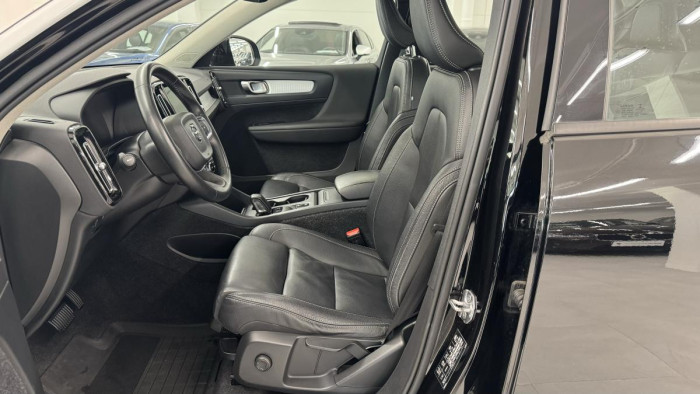Volvo XC40 T4 AWD MOMENTUM AUT REZERVACE 2.0 Momentum