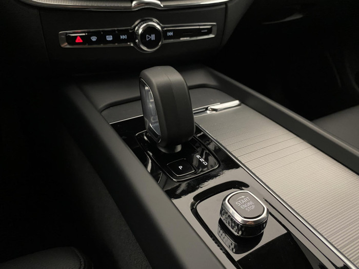 Volvo XC60 B4 AWD PLUS DARK AUT 1.maj