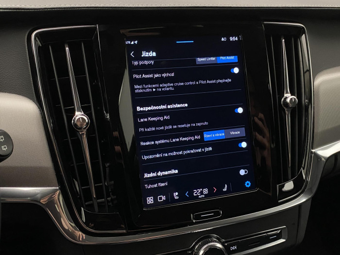 Volvo V90 CC B4 AWD PLUS AUT CZ 1.maj