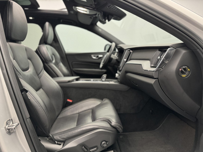 Volvo XC60 B4 AWD R-DESIGN AUT