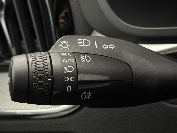 Volvo XC60 B5 AWD PLUS DARK CZ 1.maj