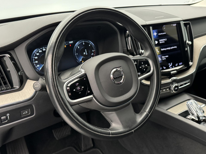 Volvo XC60 B5 AWD INSCRIPTION REZERVACE