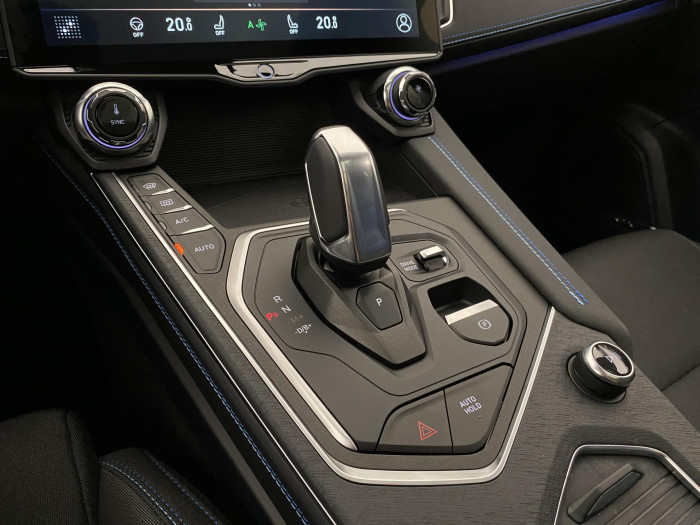 Lynk & Co 01 PHEV DCT AUT 1.maj