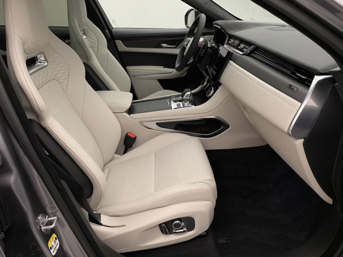 Jaguar F-Pace SVR 5.0 AWD AUT REZERVACE