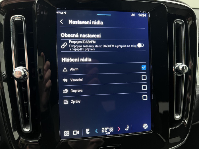 Volvo XC40 B3 PLUS DARK AUT CZ 1.maj.