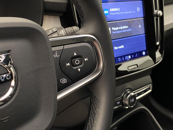 Volvo XC40 B3 DARK PLUS AUT CZ