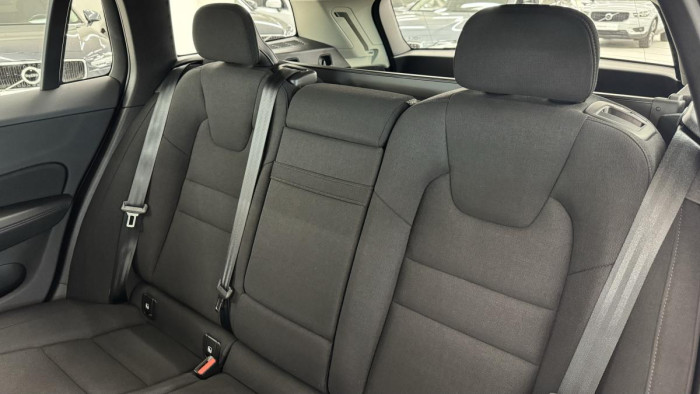 Volvo V60 B4 MOMENTUM AUT REZERVACE 2.0 Momentum