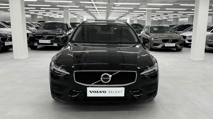 Volvo V60 B3 CORE AUT REZERVACE